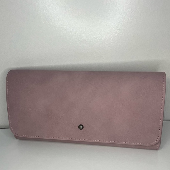 💜 Universal Thread Slim Wallet 💜 - Picture 1 of 3
